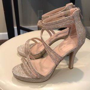 TOP Moda  Dress Glitter Champagne sz 5 1/2